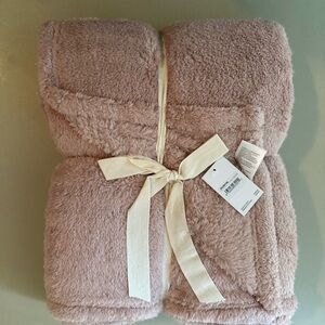NWT Nordstrom Rack Plush Throw WITH Faint Sparkles PINK